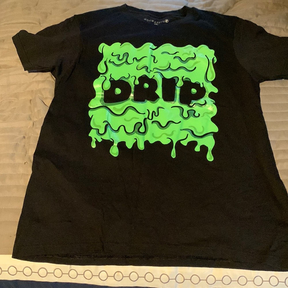 XL socwatees black tshirt